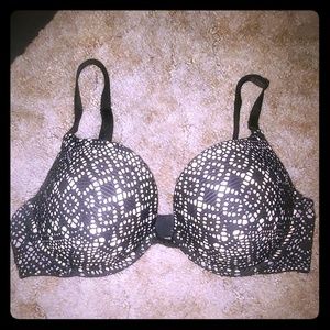 THIS IS A BUNDLE!! GREAT DEAL! 36C VS Bras